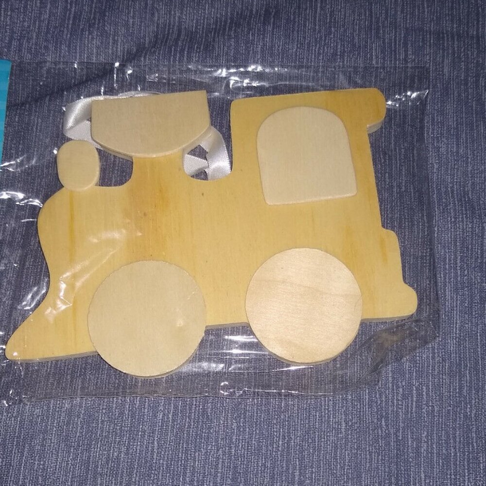 Crafter's Square craft wall plaque Wooden Train 6"x 4.5" New